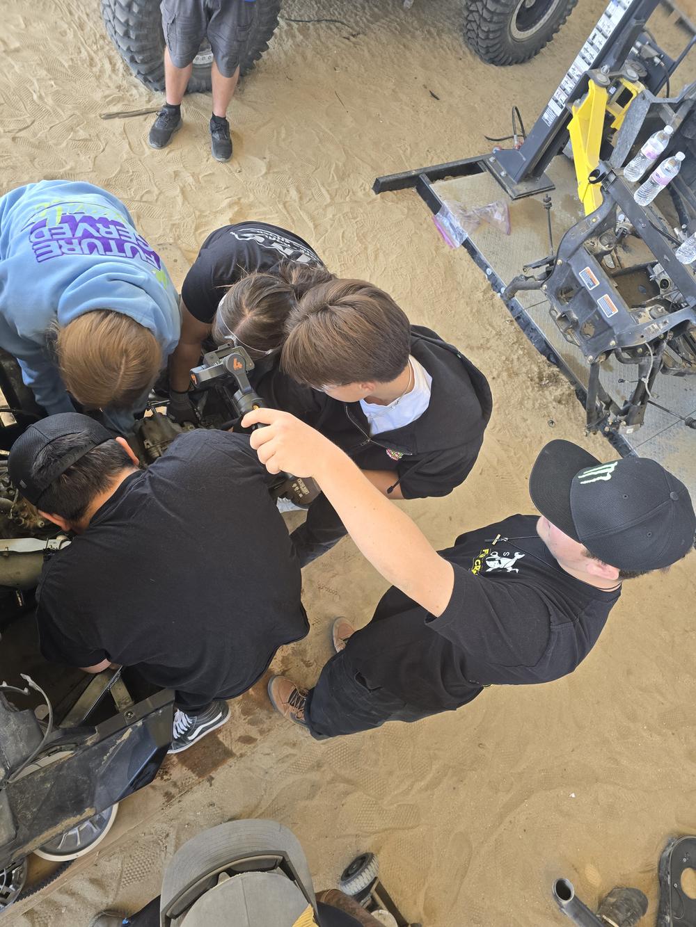 Student team working together in the sand at a Johnson Valley field day